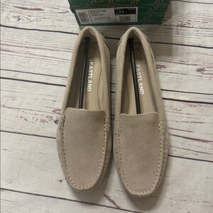NEW in BOX Eastland Biscayne Driving Loafer  Ivory Size 6.5